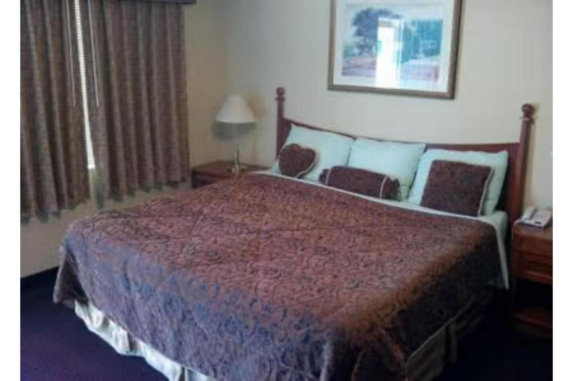 Western Inn Hamilton Extérieur photo