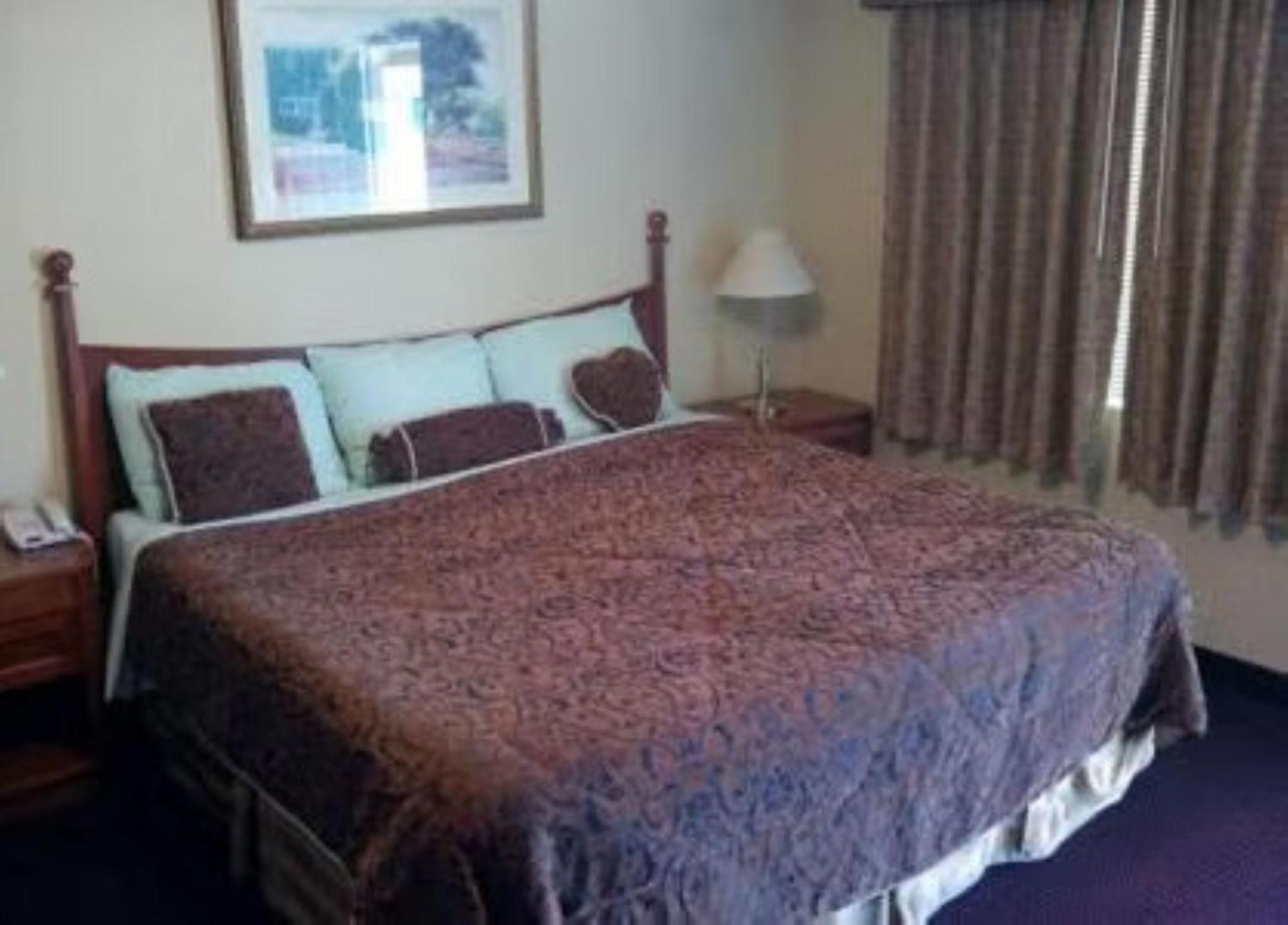 Western Inn Hamilton Extérieur photo